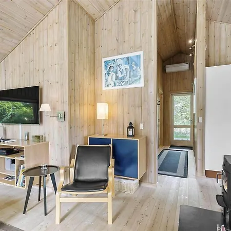 1431-aakirkeby-strandvangen-13-b בית נופש Vester Somarken