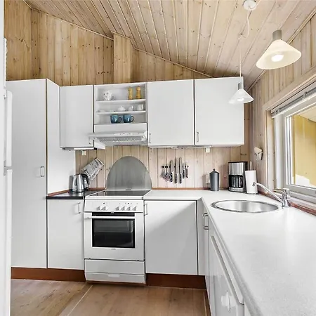 1431-aakirkeby-strandvangen-13-b בית נופש