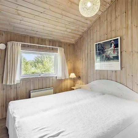 1431-aakirkeby-strandvangen-13-b בית נופש