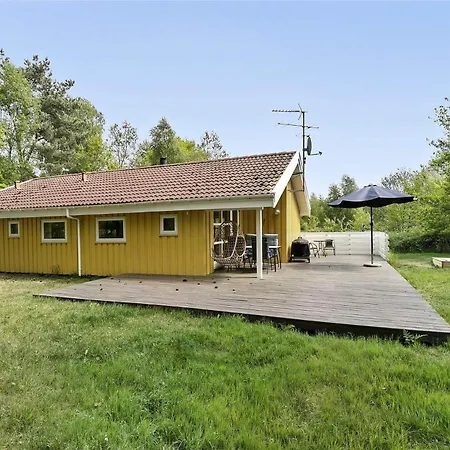 1431-aakirkeby-strandvangen-13-b בית נופש